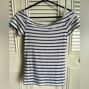 Guess off shoulder Top